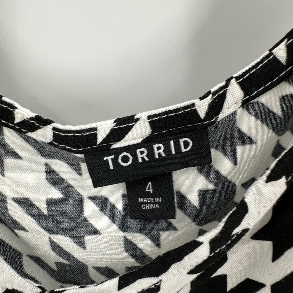 Women's Black and White Houndstooth Top - Picture 4 of 12